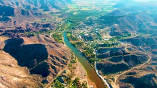 MULEGE BCS MEXICO-2022: River Flowing Through Mountain Valley