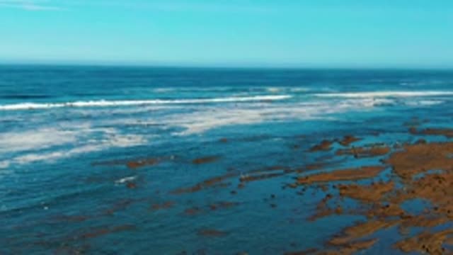 LA BOCANA BCS MEXICO-2022: Ocean Waves Breaking on Rocky Coast