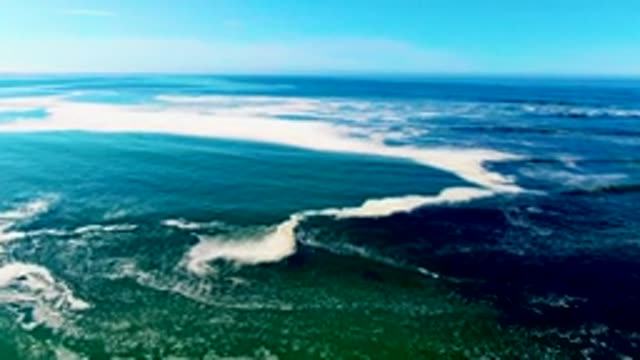 LA BOCANA BCS MEXICO-2022: Waves Breaking and Shifting Across the Ocean