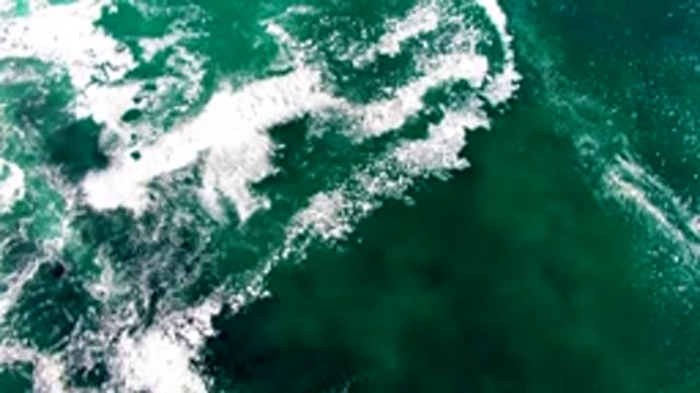 LA BOCANA BCS MEXICO-2022: Overhead View of Ocean Waves with White Foam