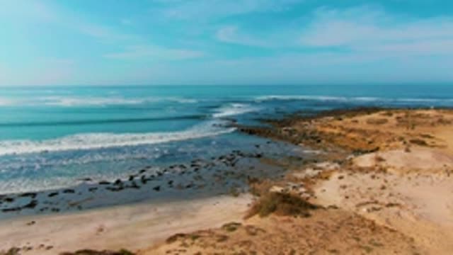 LA BOCANA BCS MEXICO-2022: Ocean Waves Approaching Rocky Sandy Shore