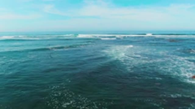 LA BOCANA BCS MEXICO-2022: Waves Forming and Breaking in the Ocean
