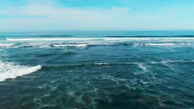 LA BOCANA BCS MEXICO-2022: Ocean Waves Rolling Toward the Shore