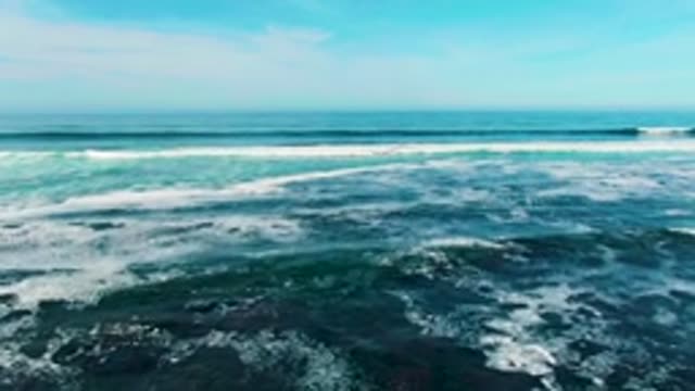 LA BOCANA BCS MEXICO-2022: Ocean Waves Rolling and Breaking