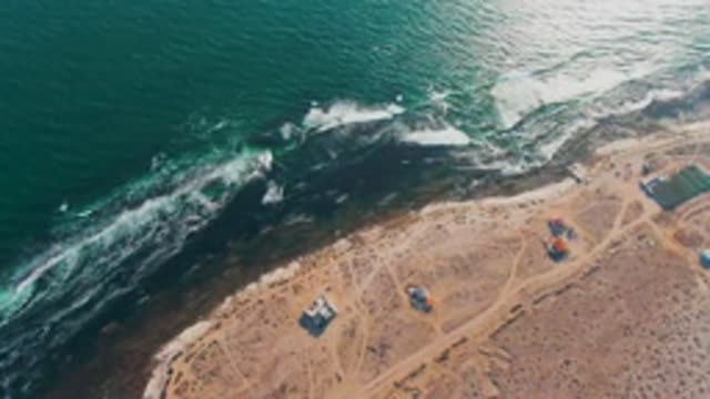 LA BOCANA BCS MEXICO-2022: Waves Breaking on Sandy Shore with Small Structures