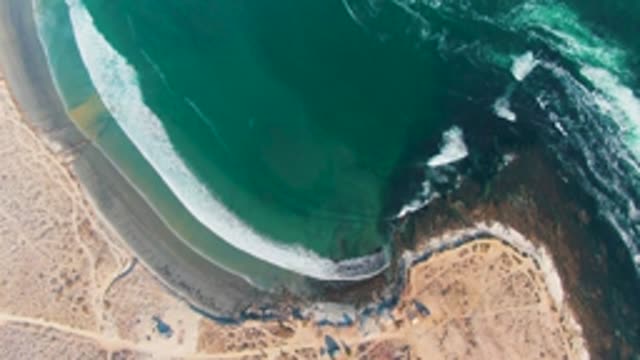 LA BOCANA BCS MEXICO-2022: Curved Beach with Advancing Ocean Waves