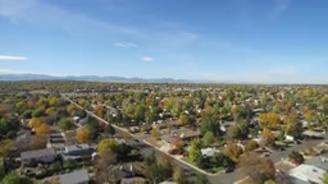 HIDDEN LAKE COLORADO-2016: Wonderful Trees Houses Together In One City One Road