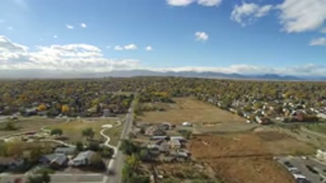 HIDDEN LAKE COLORADO-2016: Aerial Drone View Panning Over Green Scenic Community