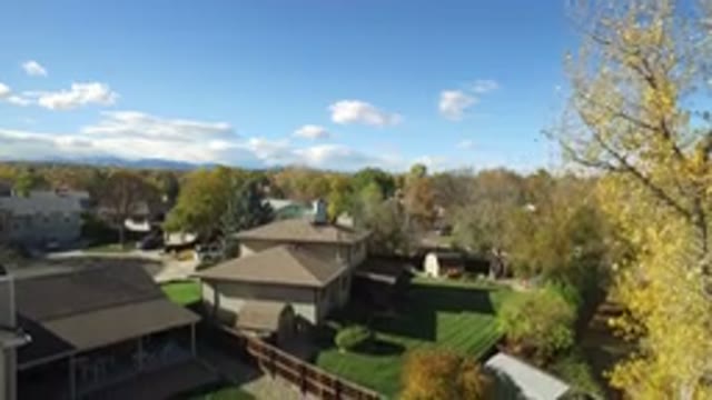 HIDDEN LAKE COLORADO-2016: Sunny Neighborhood With Trees That Are About To Lose
