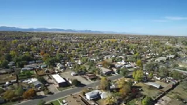 HIDDEN LAKE COLORADO-2016: Drone Flight Over Suburban Town At Around Feet