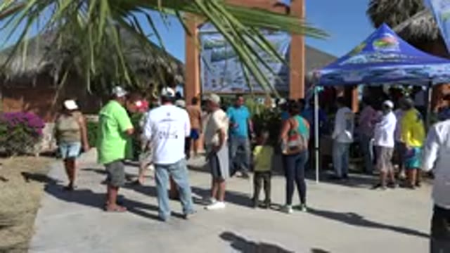 PLAYITA BCS MEXICO-2017: The Crowd Besides The Tropical Beach Is Having A Good Time