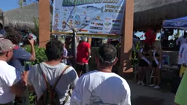 PLAYITA BCS MEXICO-2017: Image Of A Tourist Resort With People Photographing A