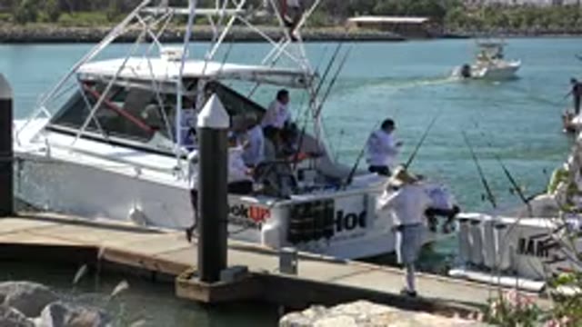 PLAYITA BCS MEXICO-2017: Man Walking On Dock Near Fishing Boat And Crew In Water