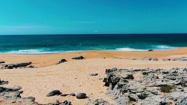 PUNTA BUZZARDS EAST CAPE BCS MEXICO-2022: Sandy Beach and Ocean Waves From a Rocky Vantage