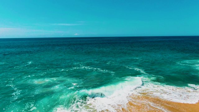 PUNTA BUZZARDS EAST CAPE BCS MEXICO-2022: Ocean Waves Approaching and Receding on Sandy Shore