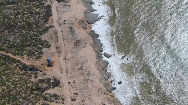BUZZARDS EAST CAPE LOS CABOS BCS MEXICO-2022: Coastal Beach with Moving Ocean Waves