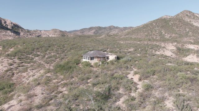 CABO PULMO BCS MEXICO-2022: A House in the Arid Desert Landscape
