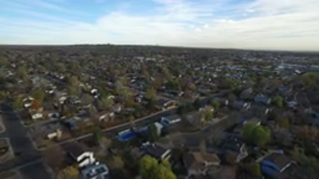 HIDDEN LAKE COLORADO-2016: Houses and Beautiful Green and Yellow Foliage