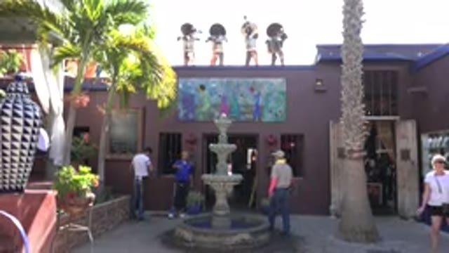 LOS CABOS MEXICO-2017: A Resort With A Water Fountain In Front And Statues On