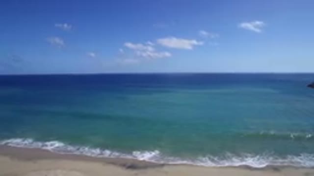 PLAYITA BCS MEXICO-2017: Superb View of Sky and Sea Shore with Waves