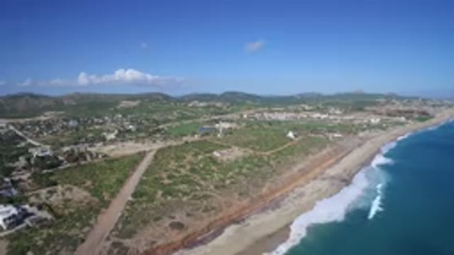 PLAYITA BCS MEXICO-2017: Tides In The Sea With Beautiful Natural Green Hills
