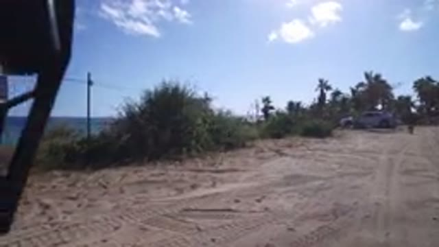 PLAYITA BCS MEXICO-2017: Mechanical Robot Toy Play on Beach