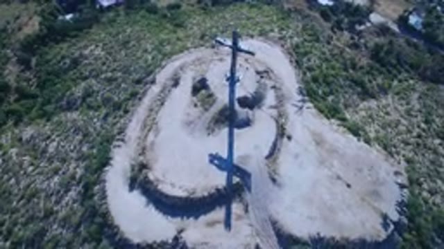 PLAYITA BCS MEXICO-2017: Flying Around A Top Contain With A Cross And His Shadow