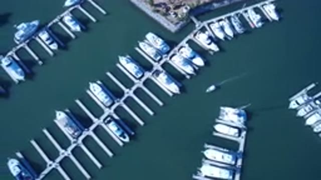PLAYITA BCS MEXICO-2017: A Boat Cascading Across The Water With A Couple