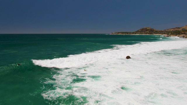 Waves Breaking and Rolling in the Ocean