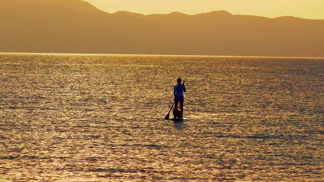 EL SARGENTO LA VENTANA MEXICO-2020: Paddleboarder Gliding on Calm Ocean at Sunset