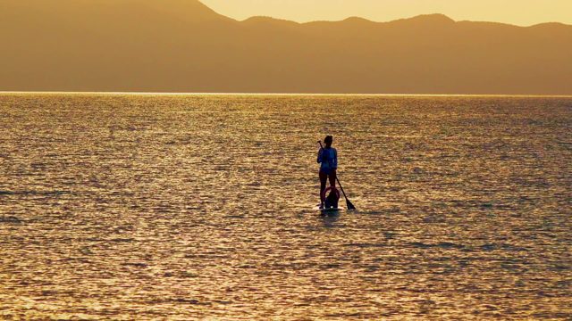 EL SARGENTO LA VENTANA MEXICO-2020: Person Paddling on Stand-Up Paddleboard at Sunset