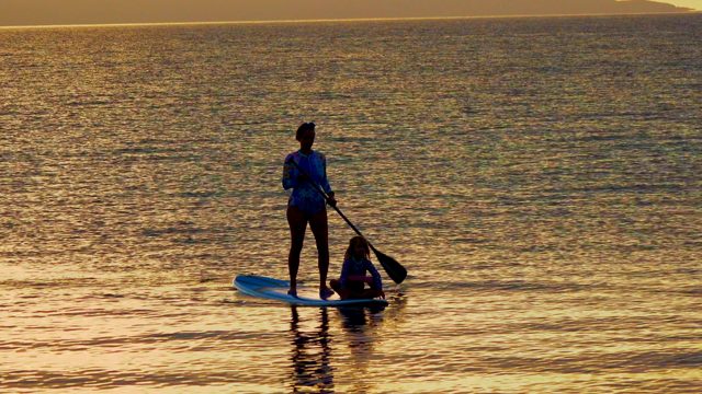 EL SARGENTO LA VENTANA MEXICO-2020: Paddleboarder Assisting Swimmer in Sunset Waters