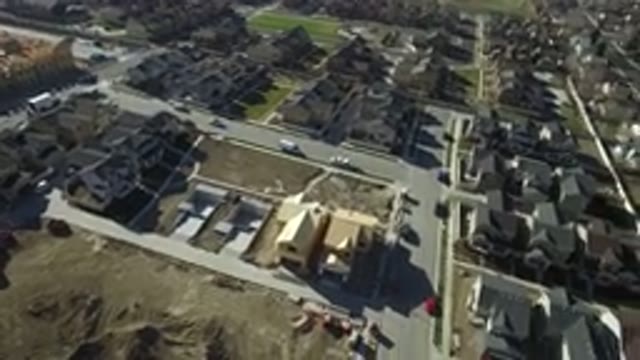 HIDDEN LAKE COLORADO-2016: Rotating Overhead Drone Footage Of A Suburban
