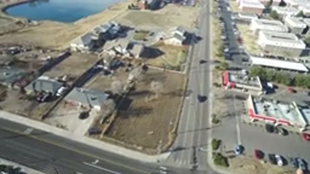 HIDDEN LAKE COLORADO-2016: Houses Cars On Road And Water