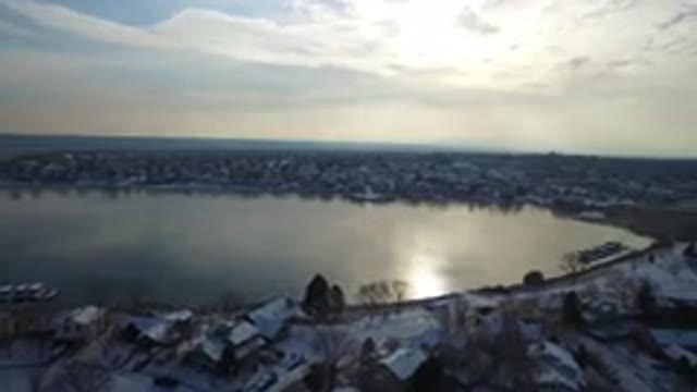 HIDDEN LAKE COLORADO-2016: Drone Flies Over Town By Lake Buildings Traffic Cars