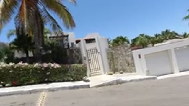 SAN JOSE DEL CABO MEXICO-2020: Houses On A Hill With Covered Gates Palm Tree
