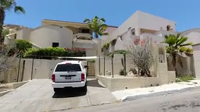SAN JOSE DEL CABO MEXICO-2020: Video Of An Exterior Of A House With A Wrangler