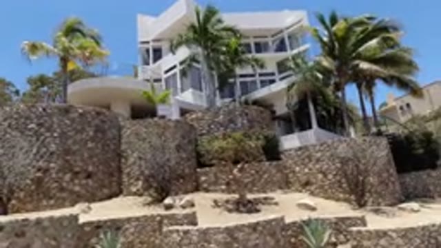 SAN JOSE DEL CABO MEXICO-2020: Big Fancy Modern Building In A Sunny Tropical