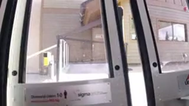 WINTER PARK COLORADO-2019: Video Of A Bus Door Shutting As The Bus Drives Away