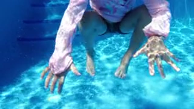SAN JOSE DEL CABO MEXICO-2020: Little Girl Dives Into Pool and Goes Underwater