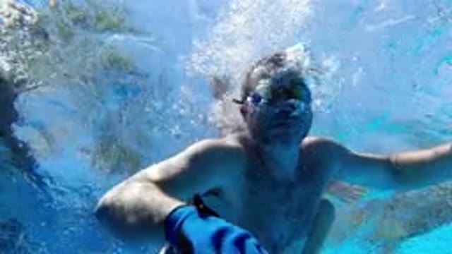 LOS CABOS MEXICO-2020: Brave Dad Faces The Underwater Camera Before Swimming
