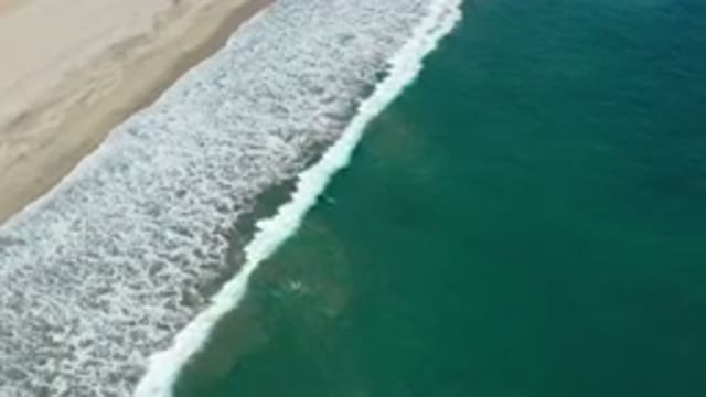 SAN JOSE DEL CABO MEXICO-2020: Amazing Blue Ocean Waves Crashing On Big Beige Beach
