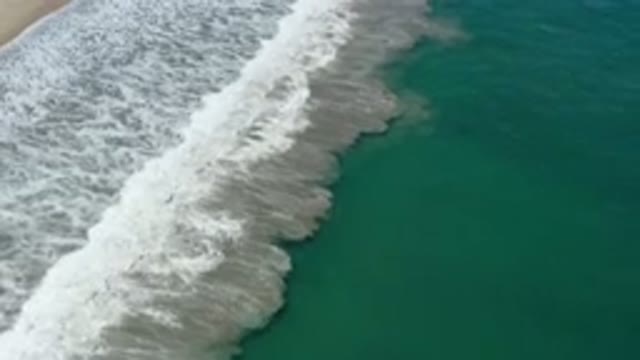 SAN JOSE DEL CABO MEXICO-2020: Footage Of Ocean Waves Crashing Down Onto Huge Beach