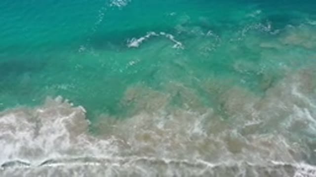 LOS CABOS MEXICO-2020: Green Ocean Waves Crash With Foam As They Wash Ashore
