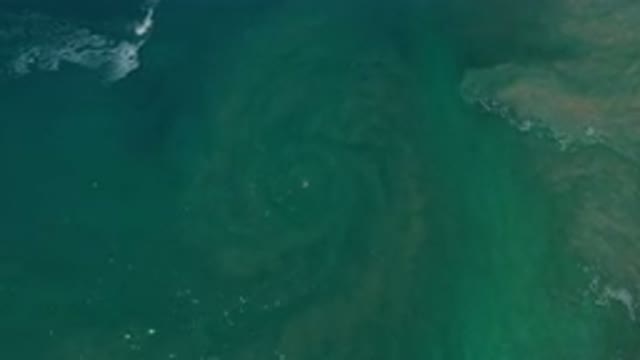 LOS CABOS MEXICO-2020: Green Body Of Water With Reflections While Slowly Zooming