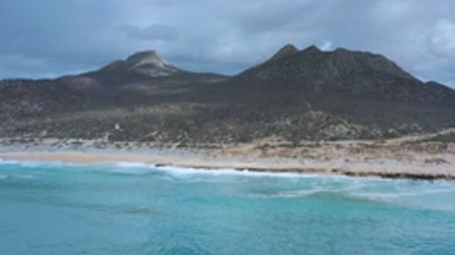 LOS CABOS MEXICO-2020: Beautiful Waves Crashing on the Shore