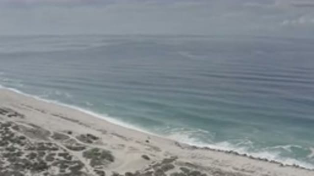 LOS CABOS MEXICO-2020: White Sand Blue Sea Waves Slow Drone Zoom In