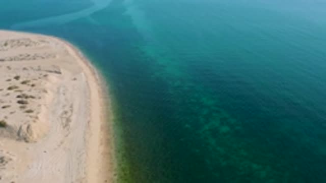 EL SARGENTO LA VENTANA MEXICO-2020: Aquamarine Water Flows Toward A Sandy Point