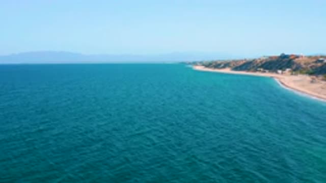 EL SARGENTO LA VENTANA MEXICO-2020: Oceanside Coastal View with Tan Sands and Clear Blue Waves
