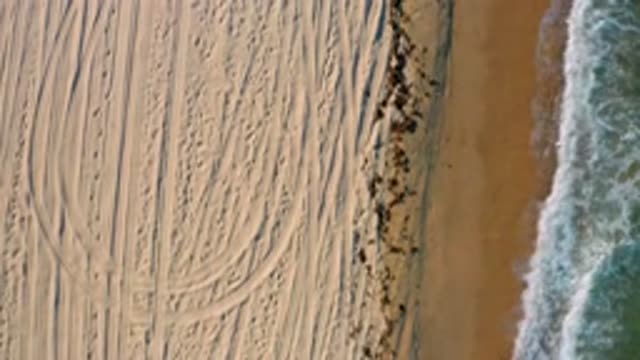 EL SARGENTO LA VENTANA MEXICO-2020: The Top View Of The Tyre Marks In Beach Sand